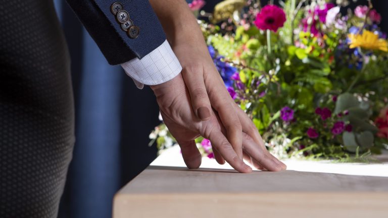 Bloemen op de kist, Bo Brans Uitvaartzorg