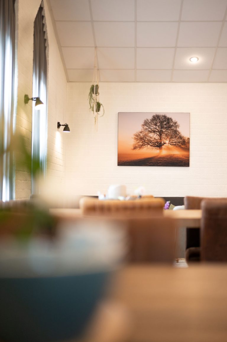 Sfeer in de huiskamer van Van Lokven Uitvaartzorg