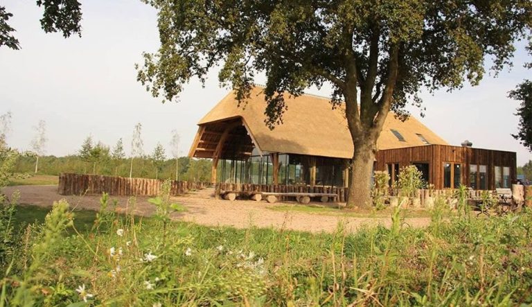Natuurbegraafplaats Maashorst, Uitvaartzorg Van Tilburg