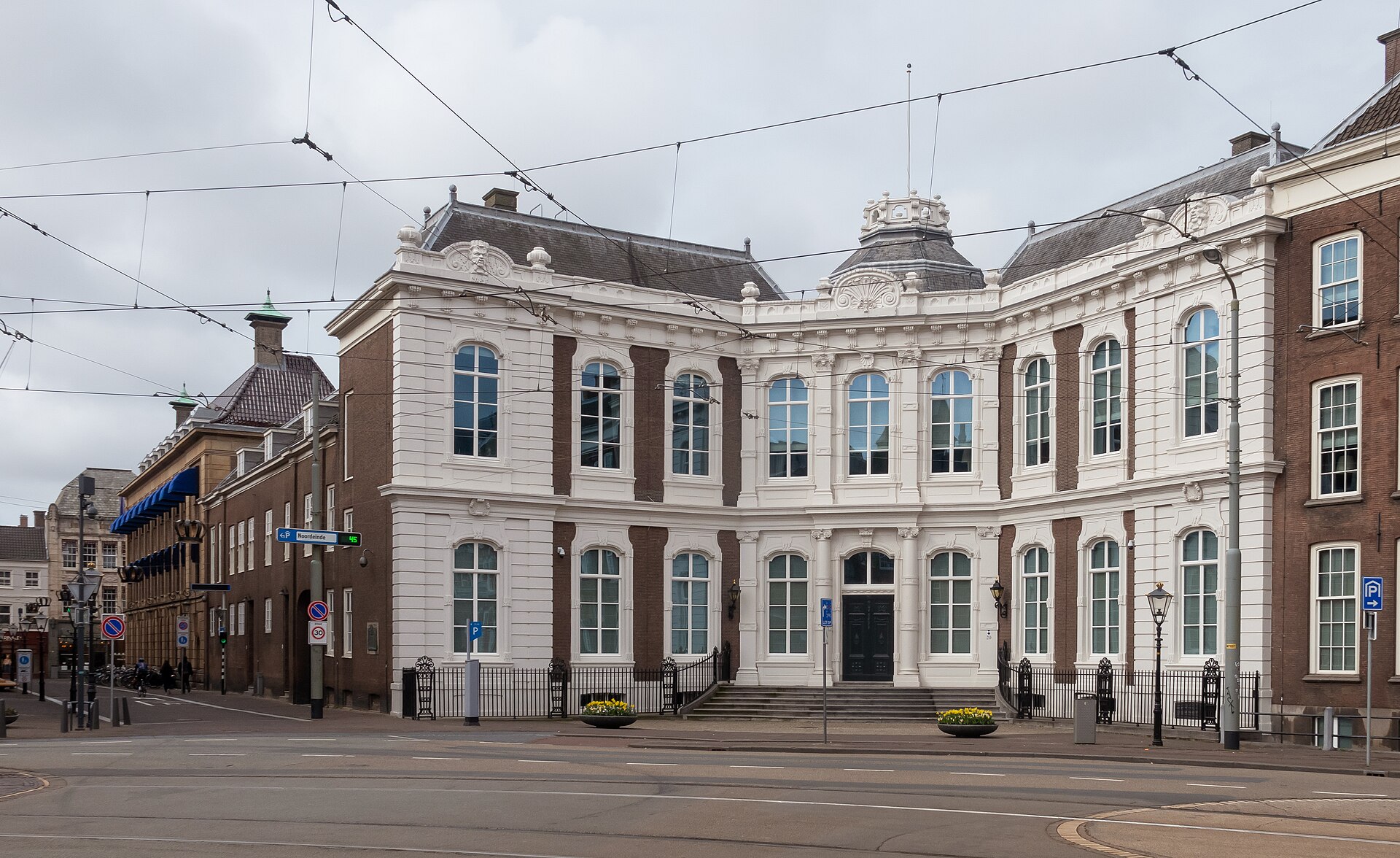 Paleis Kneuterdijk in Den Haag, zetel van de Raad van State